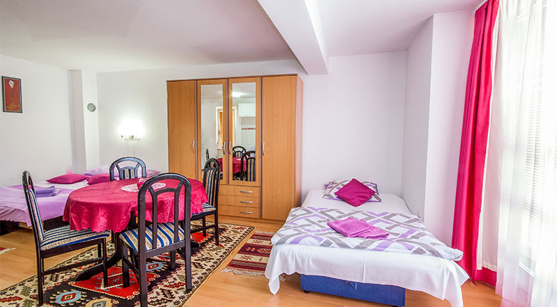 Apartman Tayra, pogled na dnevni boravak sa bračnim krevetom, dodatni odvojeni krevet, kablovska tv, besplatan wi-fi